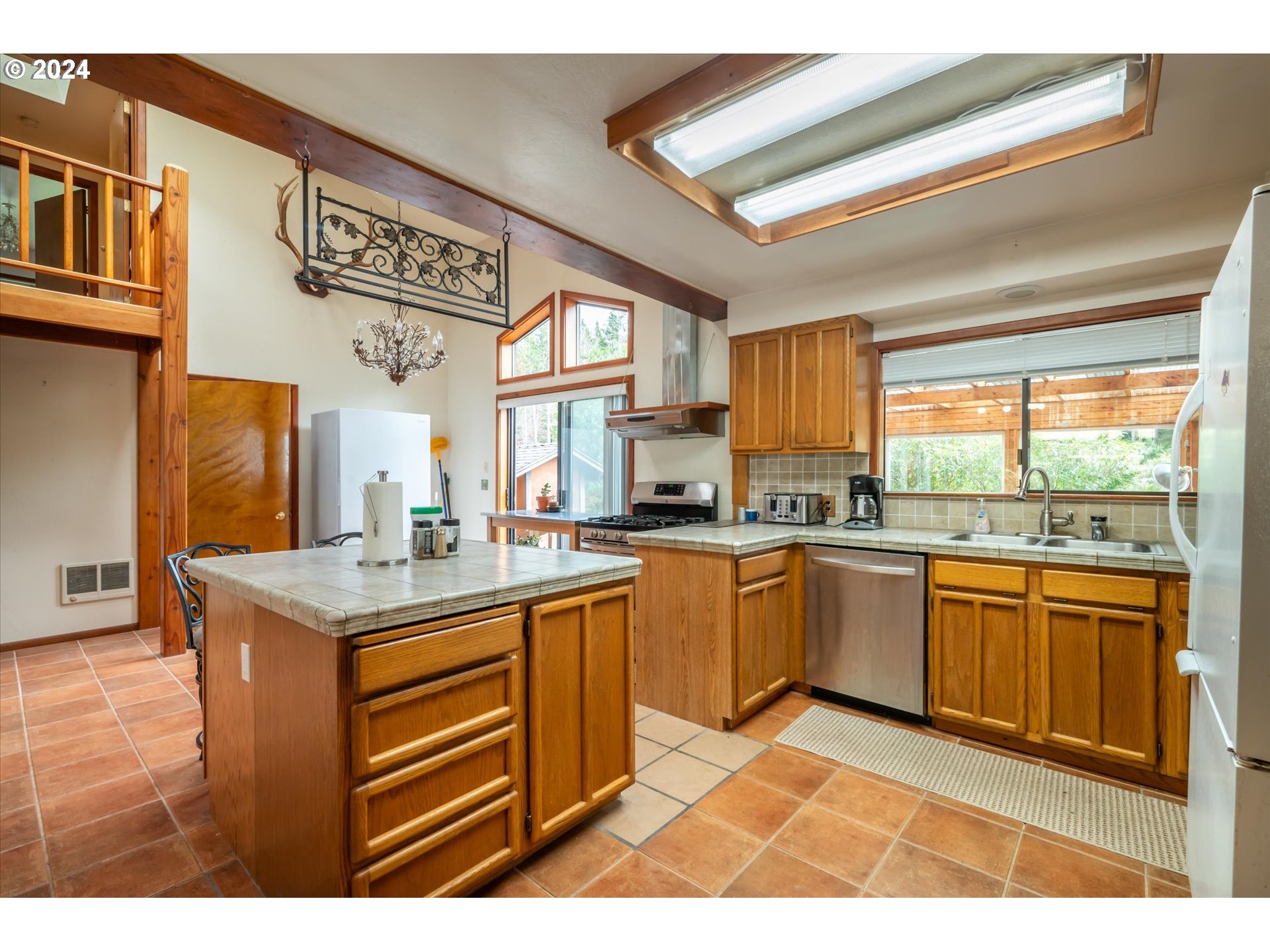 56512 Christopher Road Bandon, OR 97411 - Photo 16 of 40 Gallery Image 16