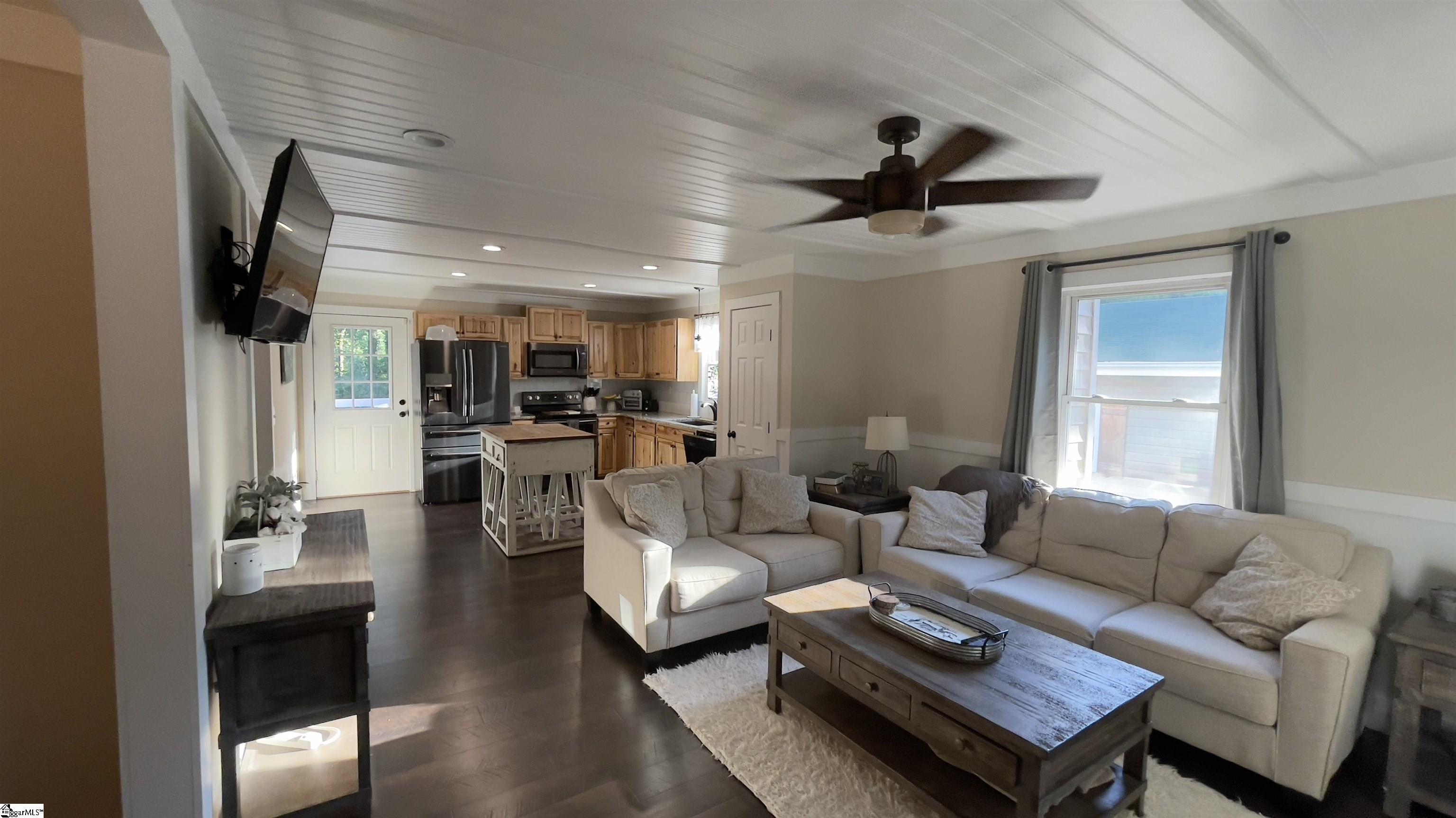 124 Henderson Road Greer, SC 29651 - Photo 7 of 21