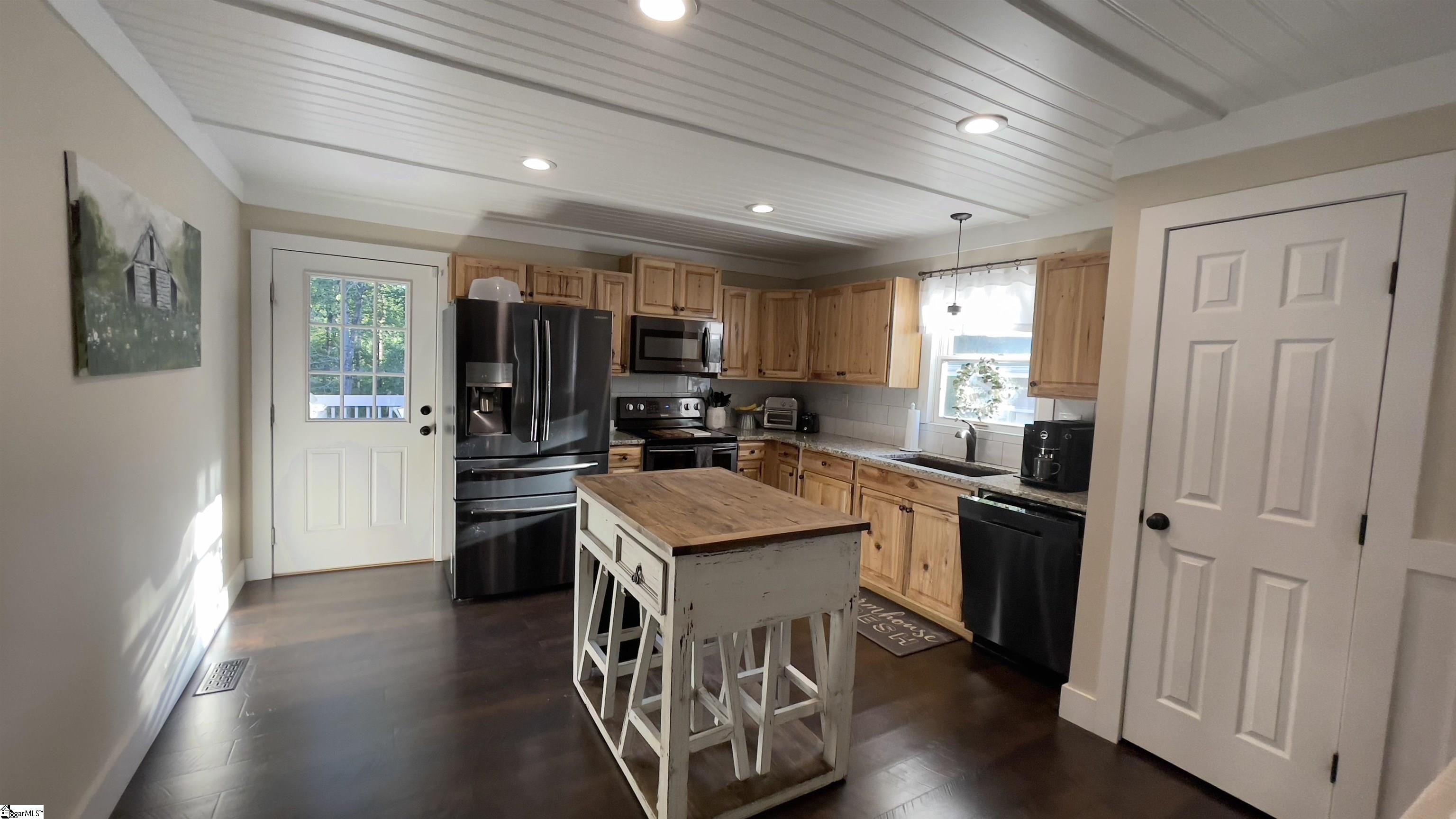 124 Henderson Road Greer, SC 29651 - Photo 9 of 21