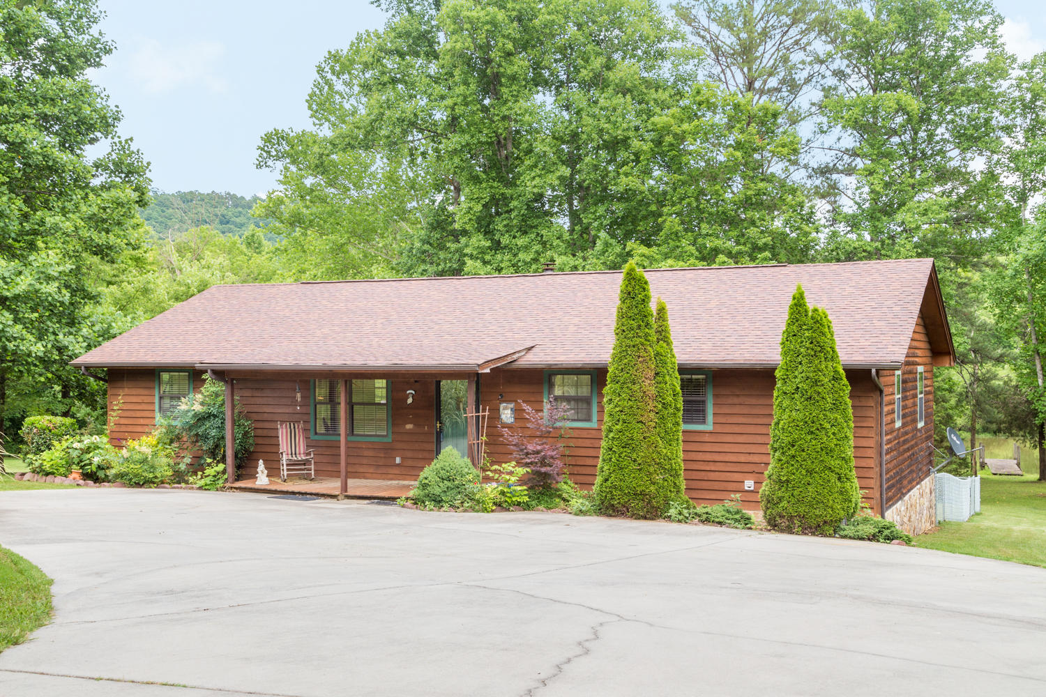 149 Lakehaven Circle, Unit 4 Decatur, TN 37322 - Photo 2 of 30 149_Lake_Haven_Cir_02