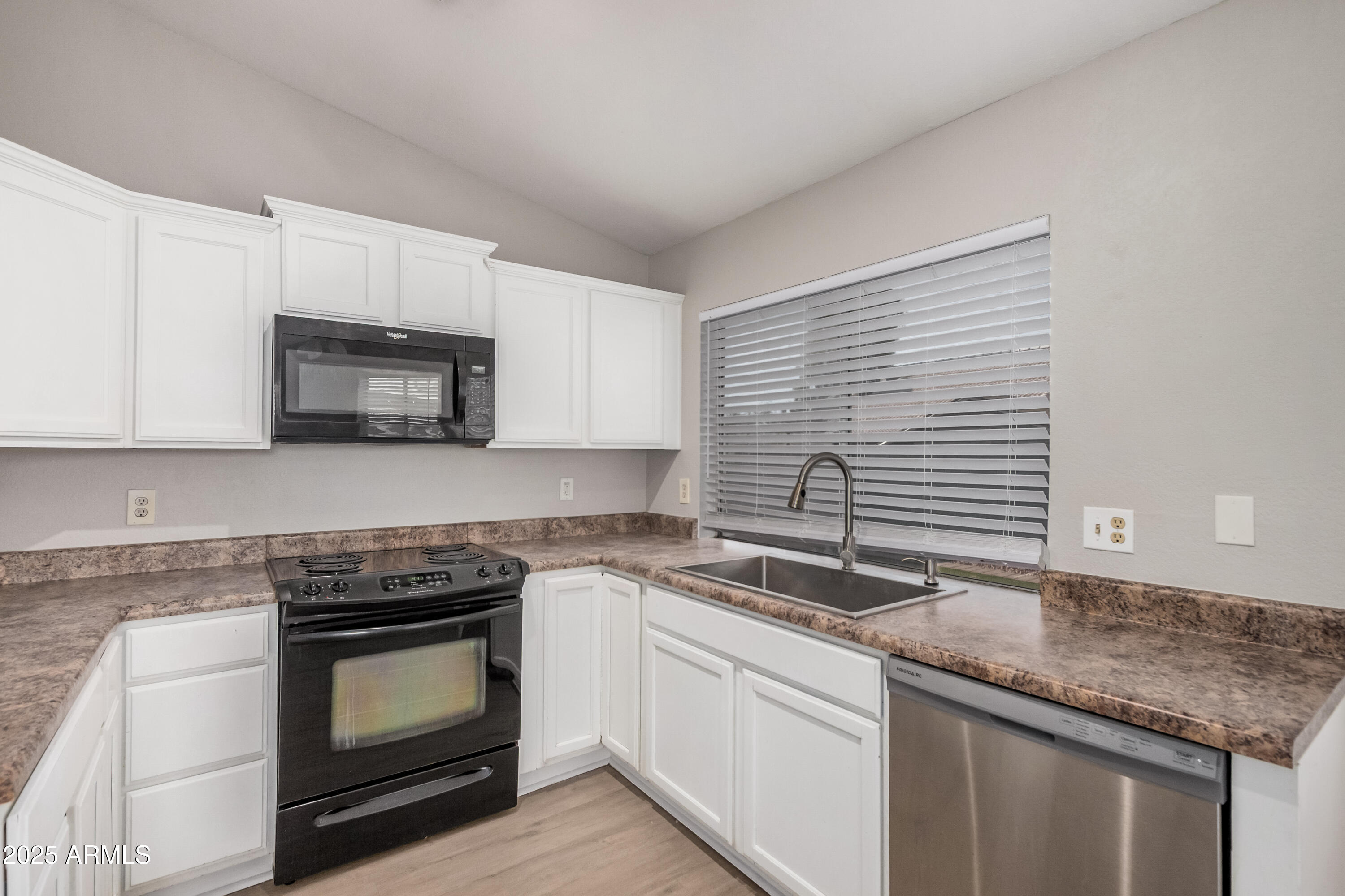 1706 East Fremont Road Phoenix, AZ 85042 - Photo 15 of 36 0015-15 Fremont