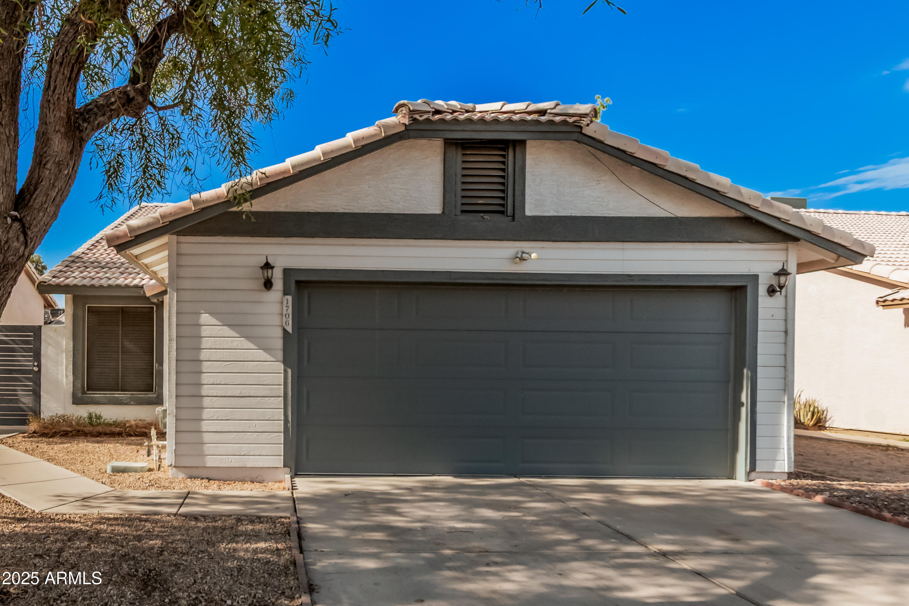 1706 East Fremont Road Phoenix, AZ 85042 - Photo 2 of 36 0002-02 Fremont