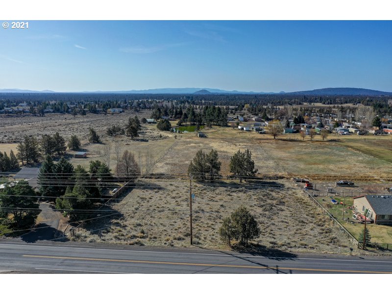 20677 Tumalo Road Bend, OR 97703 - Photo 4 of 13