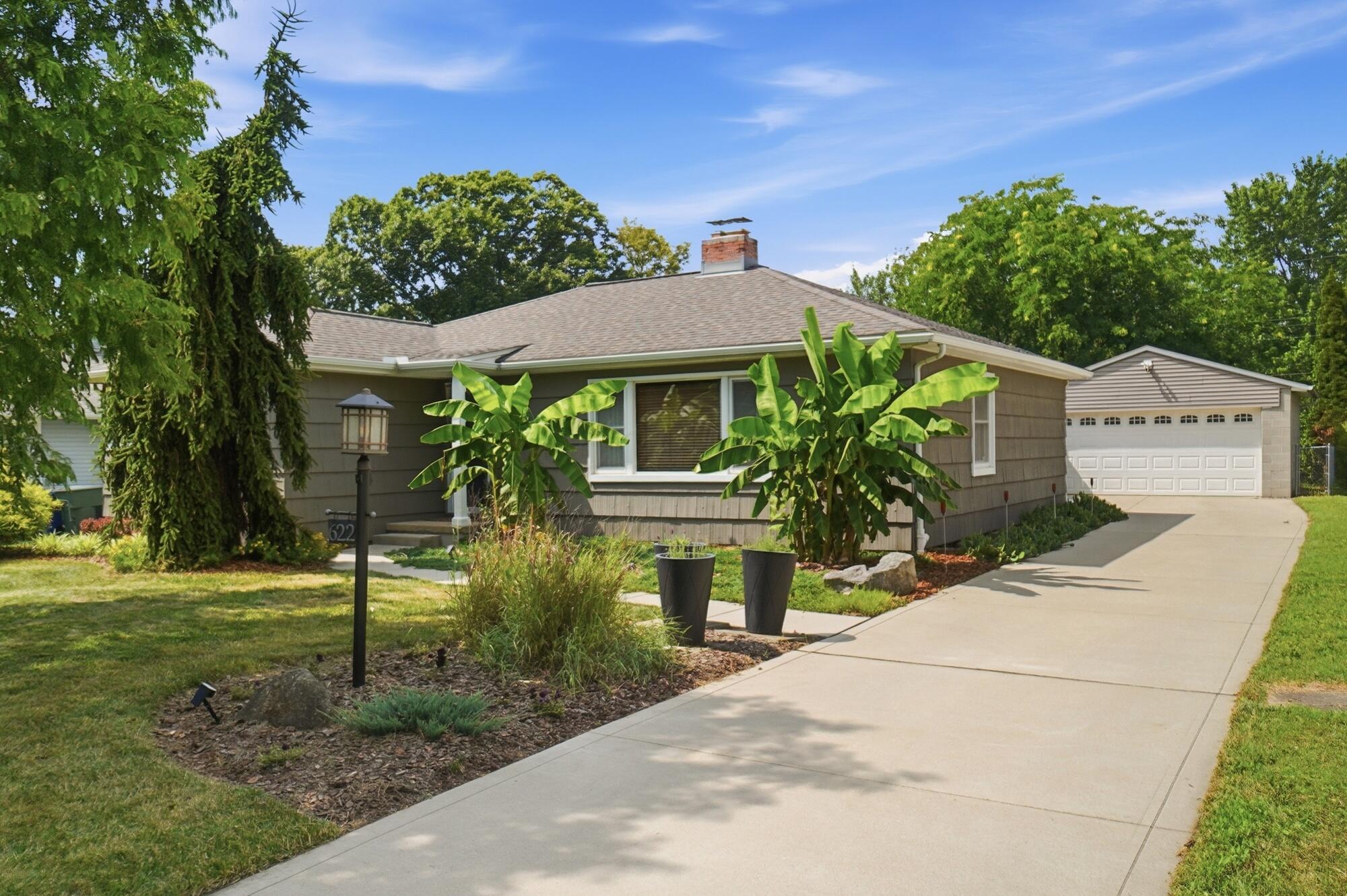 622 East Beaumont Road Columbus, OH 43214 - Photo 3 of 56 Newer Concrete Drive