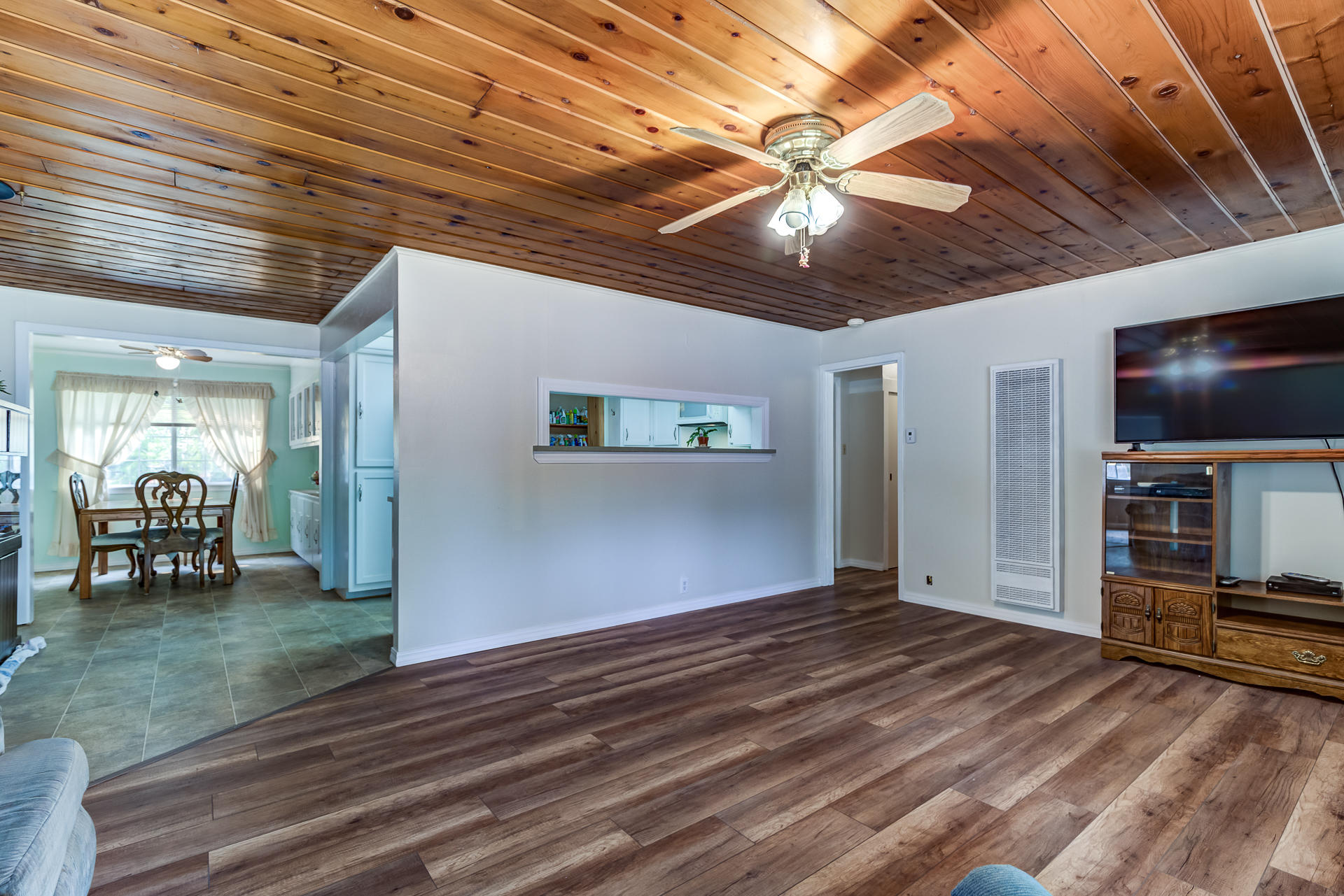 19075 Genevieve Road Redding, CA 96003 - Photo 14 of 43 19075GenevieveRoad_026