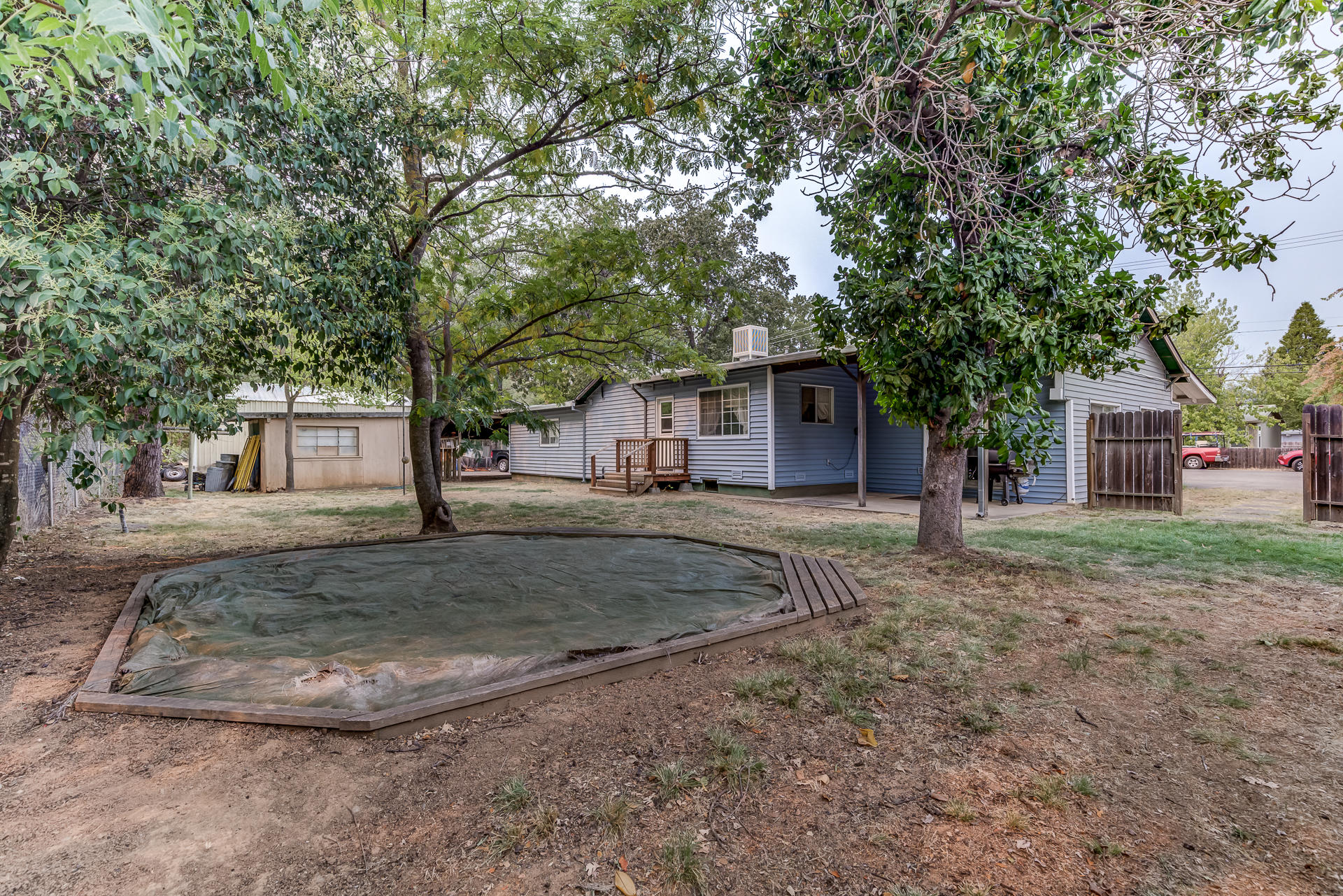 19075 Genevieve Road Redding, CA 96003 - Photo 7 of 43 19075GenevieveRdext_007
