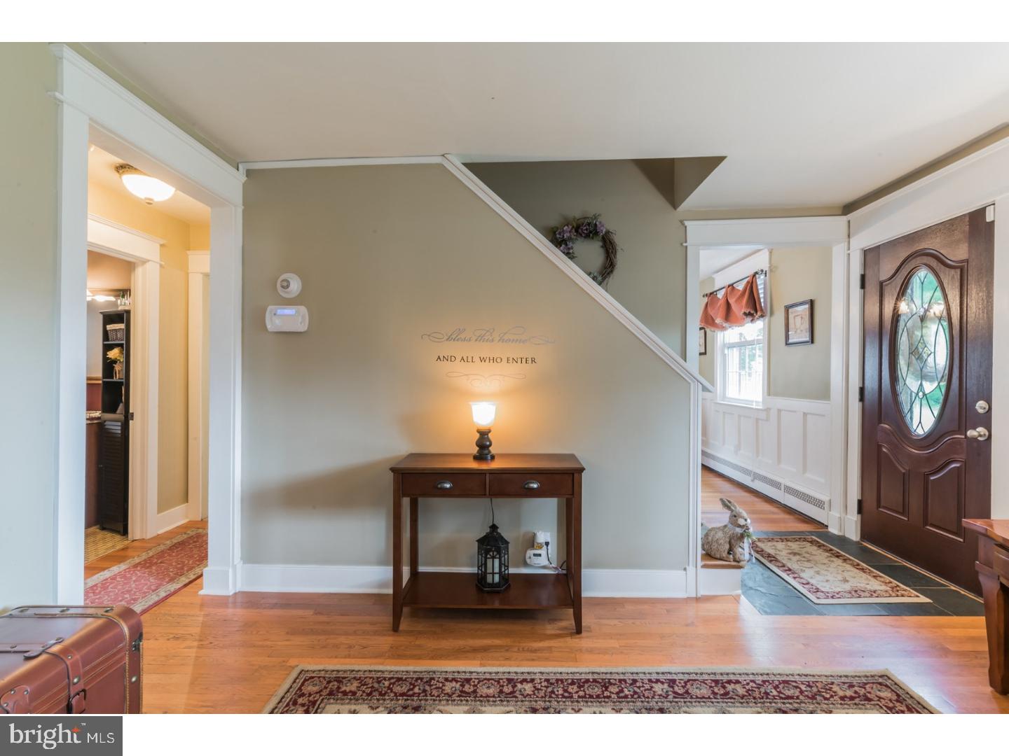 324 Garden Road Springfield, PA 19064 - Photo 6 of 25 Living Room