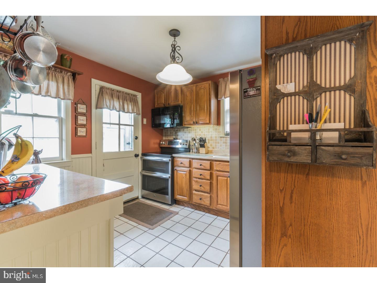 324 Garden Road Springfield, PA 19064 - Photo 9 of 25 Kitchen