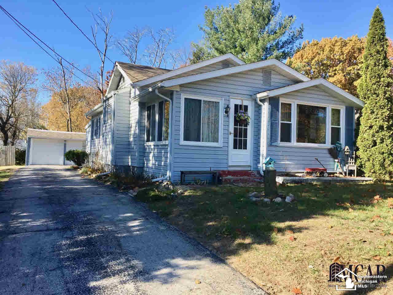 9023 Oakridge Road Temperance, MI 48182 - Photo 3 of 45