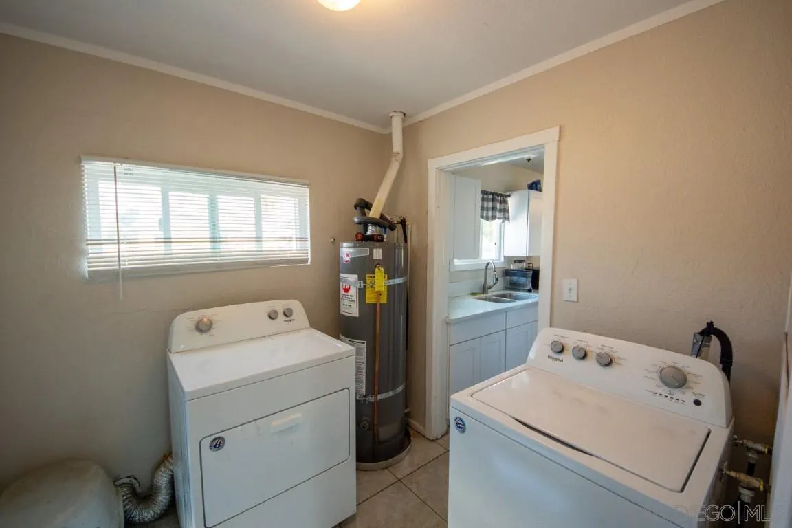 6159 Nogales Street Riverside, CA 92506 - Photo 10 of 14 a utility room with dryer and washer
