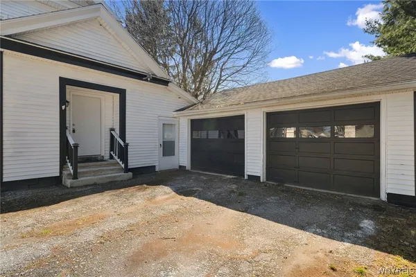 $359,900 | 5869 Broadway, Lancaster, NY 14086