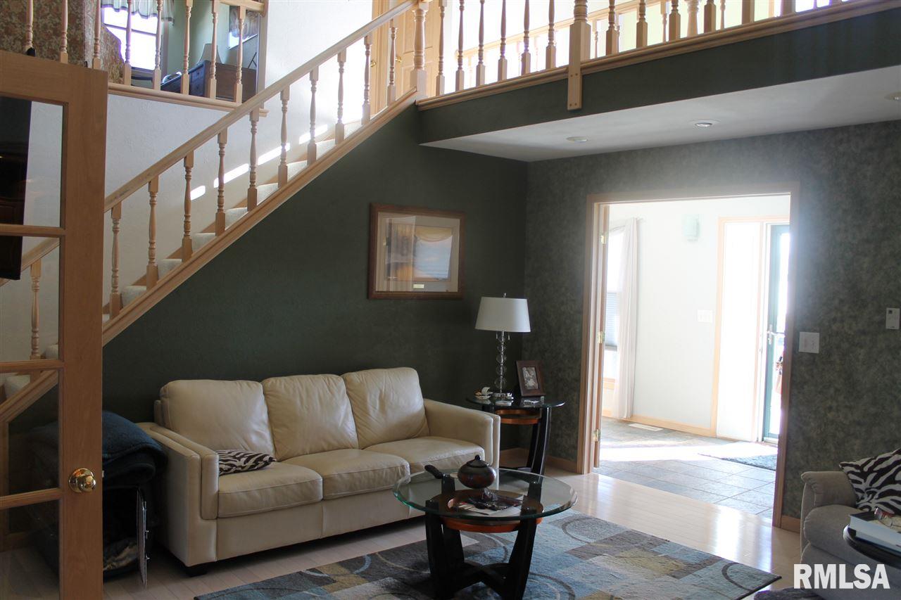 3911 South Sheffield Road Bartonville, IL 61607 - Photo 2 of 35 Gallery Image 2