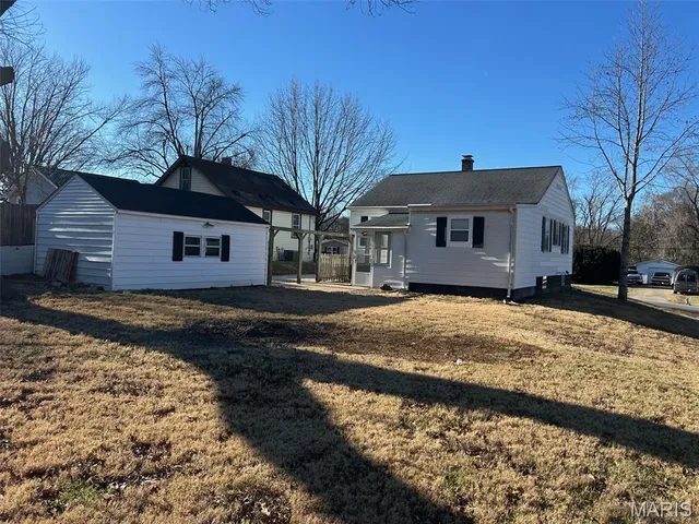 $130,000 | 1210 3rd Avenue, Belleville, IL 62220