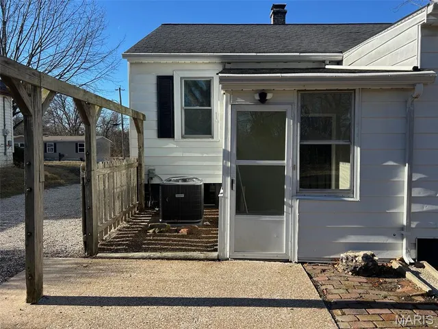 $130,000 | 1210 3rd Avenue, Belleville, IL 62220