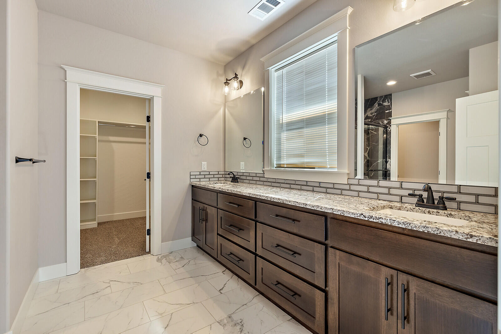 1059 Azure Way Eagle Point, OR 97524 - Photo 22 of 34 Gallery Image 22