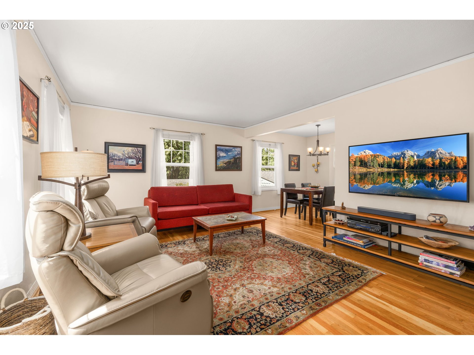 5959 Southwest Brugger Street Portland, OR 97219 - Photo 13 of 40 Living Room