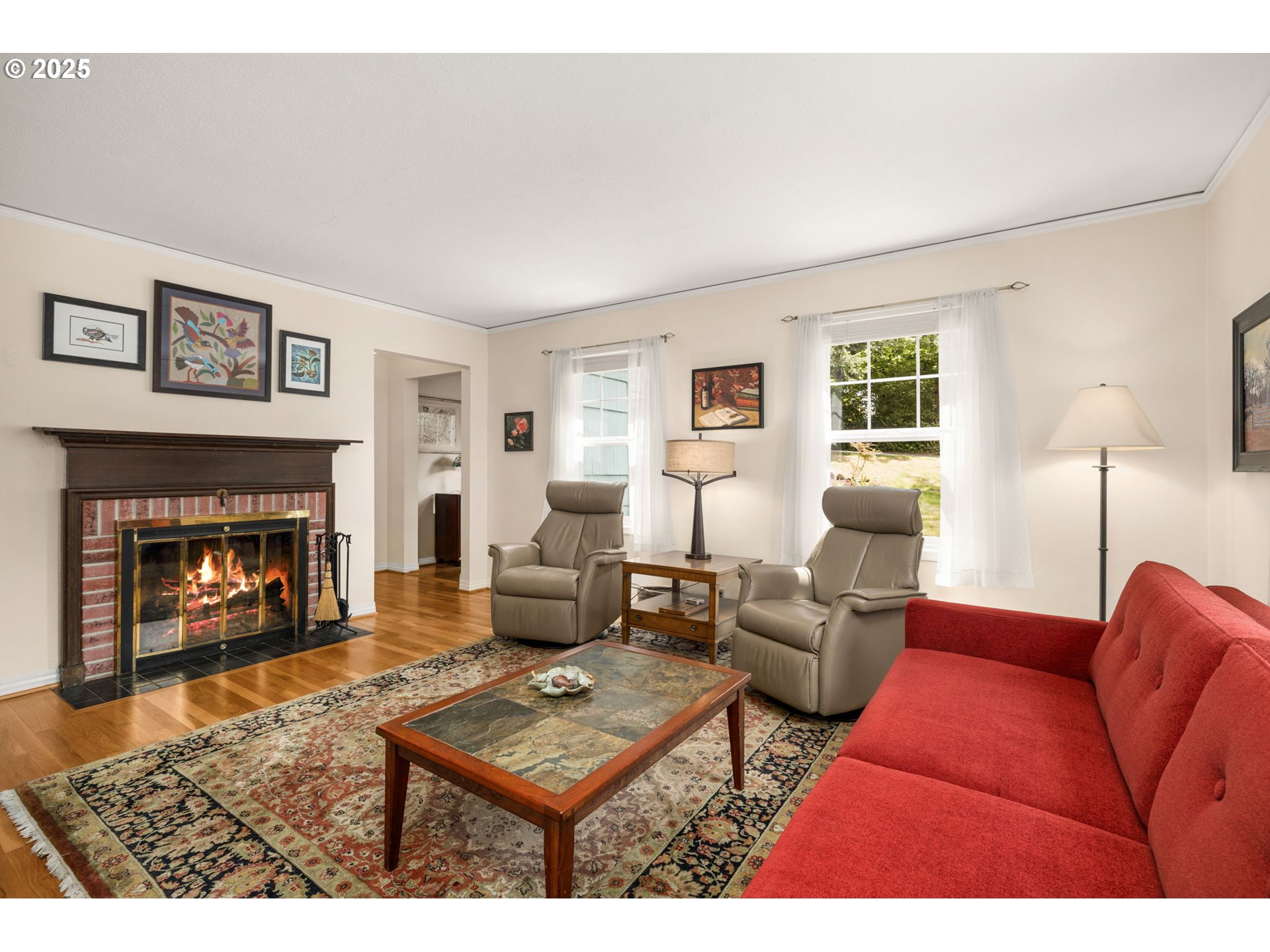 5959 Southwest Brugger Street Portland, OR 97219 - Photo 15 of 40 Living Room