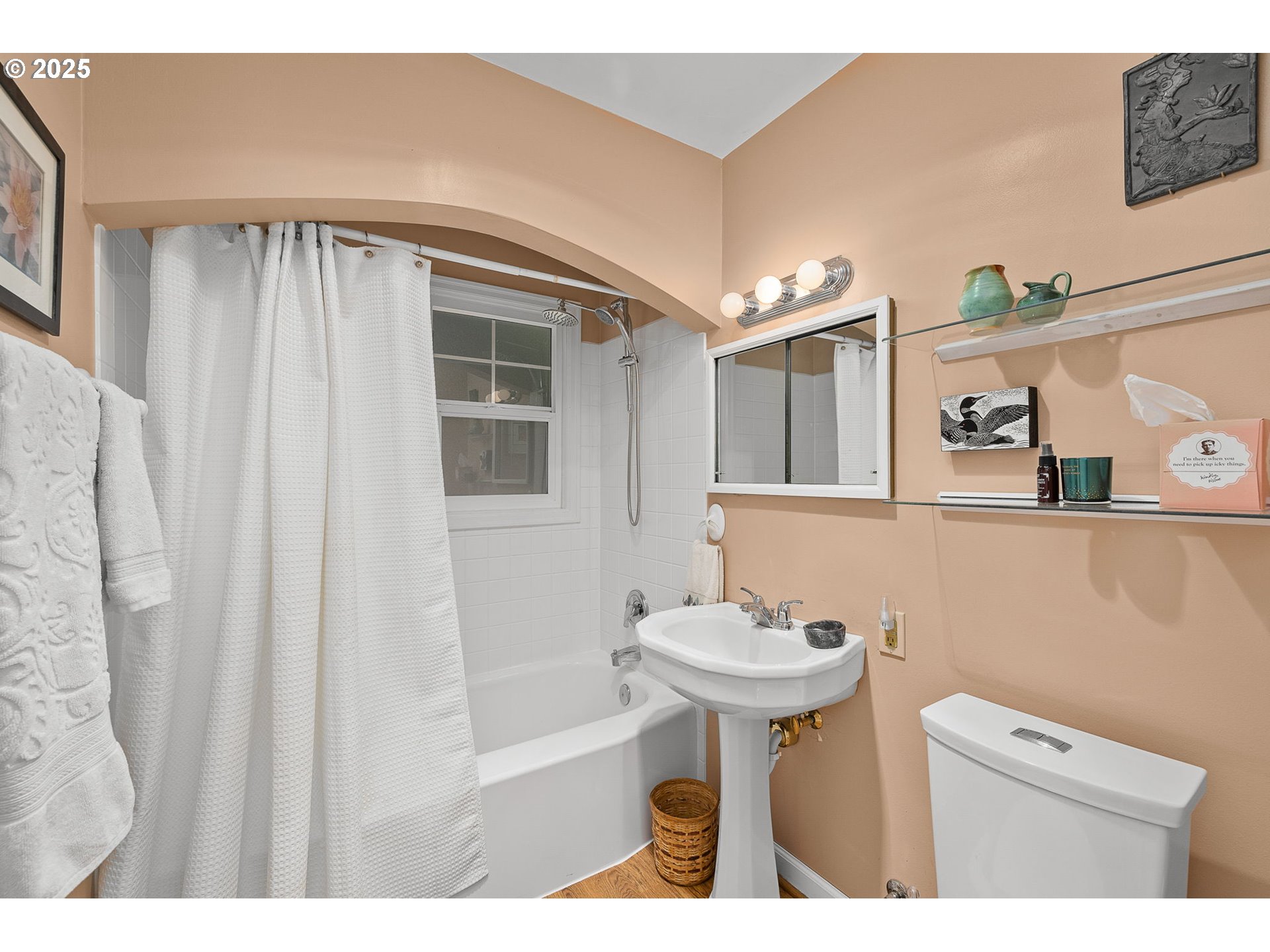 5959 Southwest Brugger Street Portland, OR 97219 - Photo 17 of 40 Bathroom