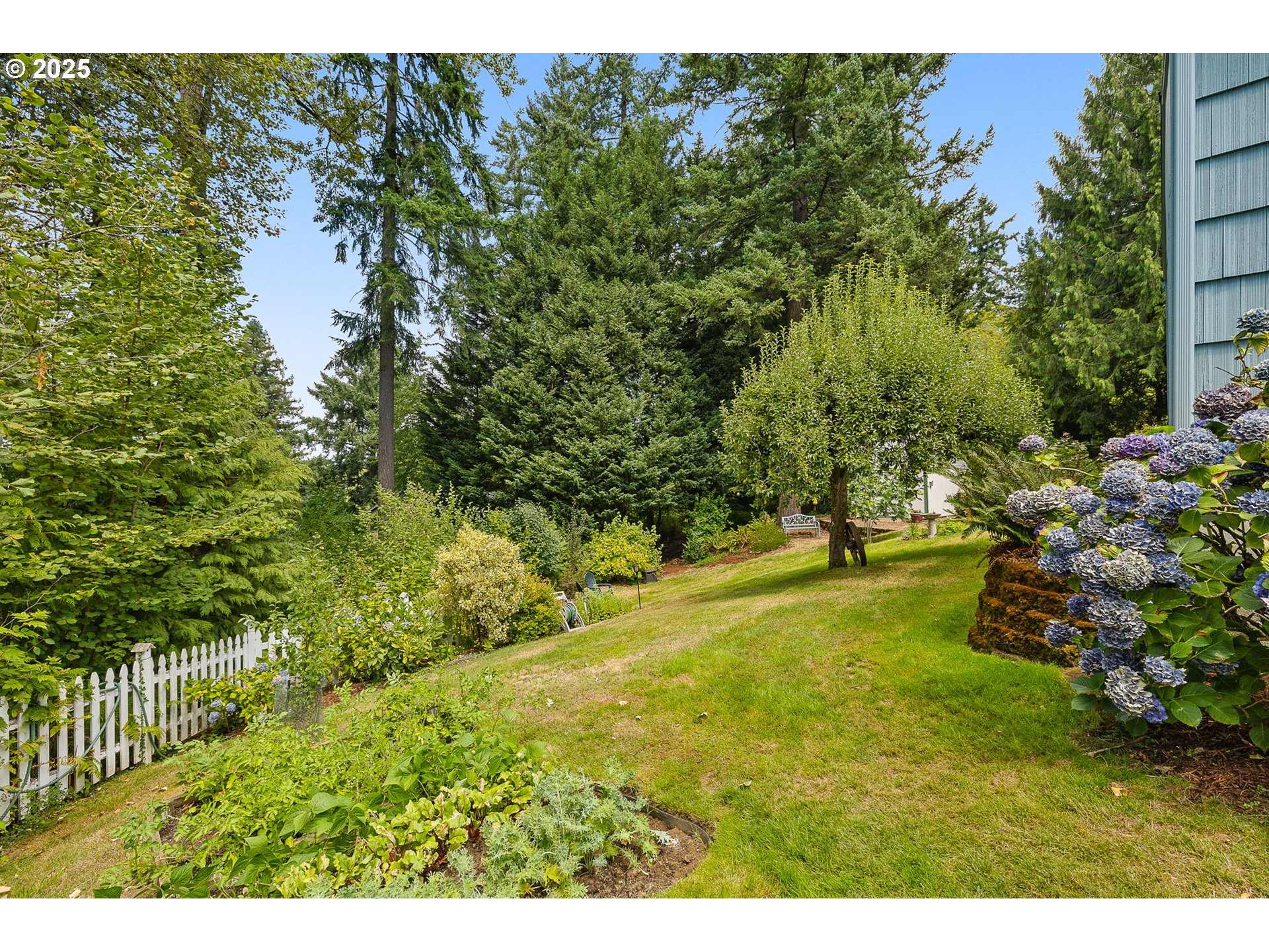 5959 Southwest Brugger Street Portland, OR 97219 - Photo 31 of 40 Garden