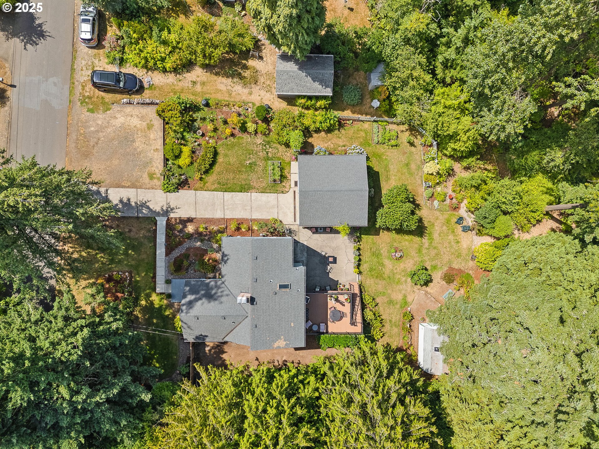 5959 Southwest Brugger Street Portland, OR 97219 - Photo 33 of 40 Garden