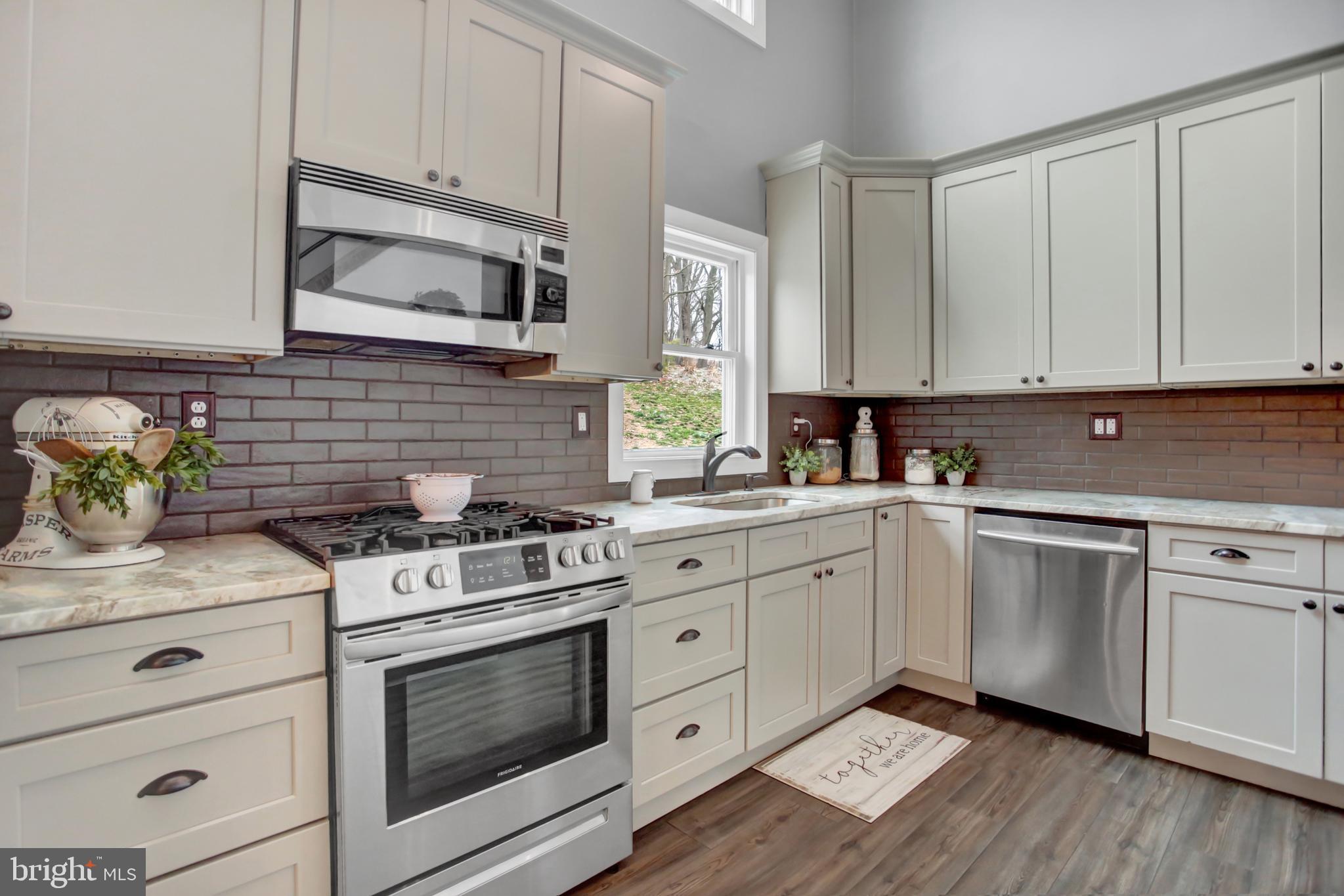 286 Hess Road Quarryville, PA 17566 - Photo 18 of 60 SS Appliances in the Kitchen