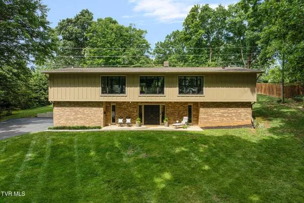 $674,800 | 1006 Friar Tuck Road, Johnson City, TN 37604