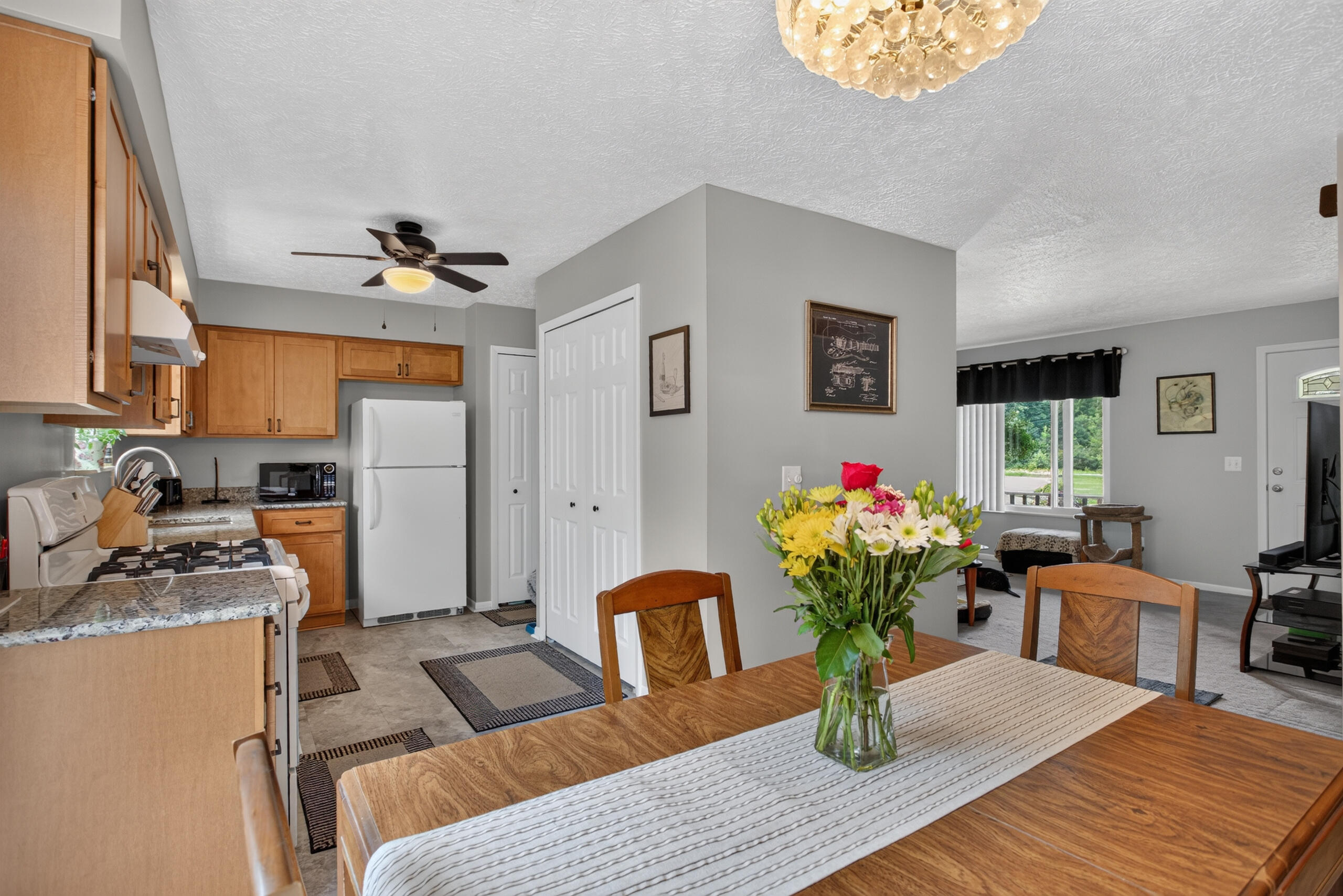 3651 Dexter Trail Stockbridge, MI 49285 - Photo 27 of 54 Dining Area