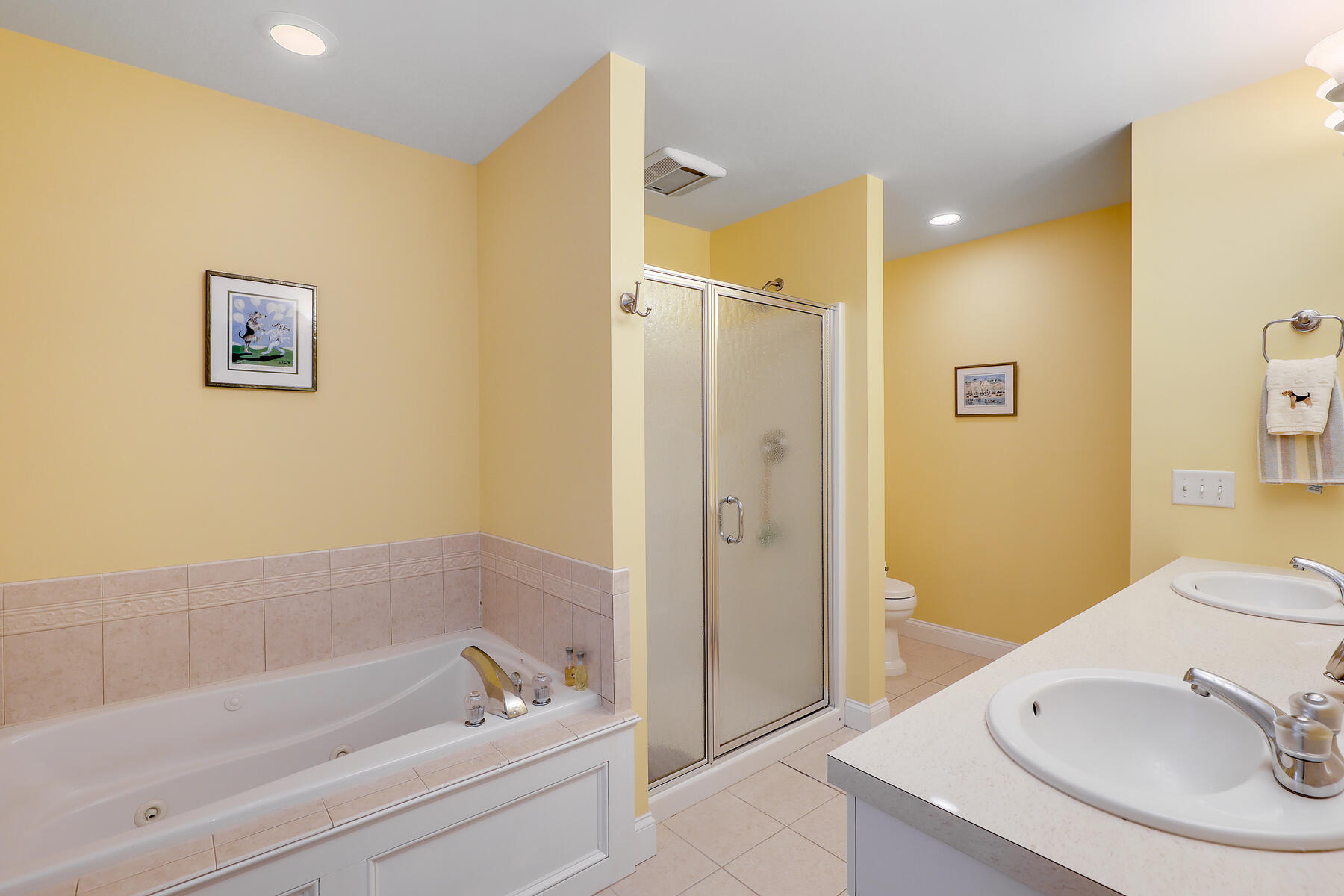 24 Sea Robin Road Osterville, MA 02655 - Photo 21 of 45 a bathroom with a tub a sink and mirror