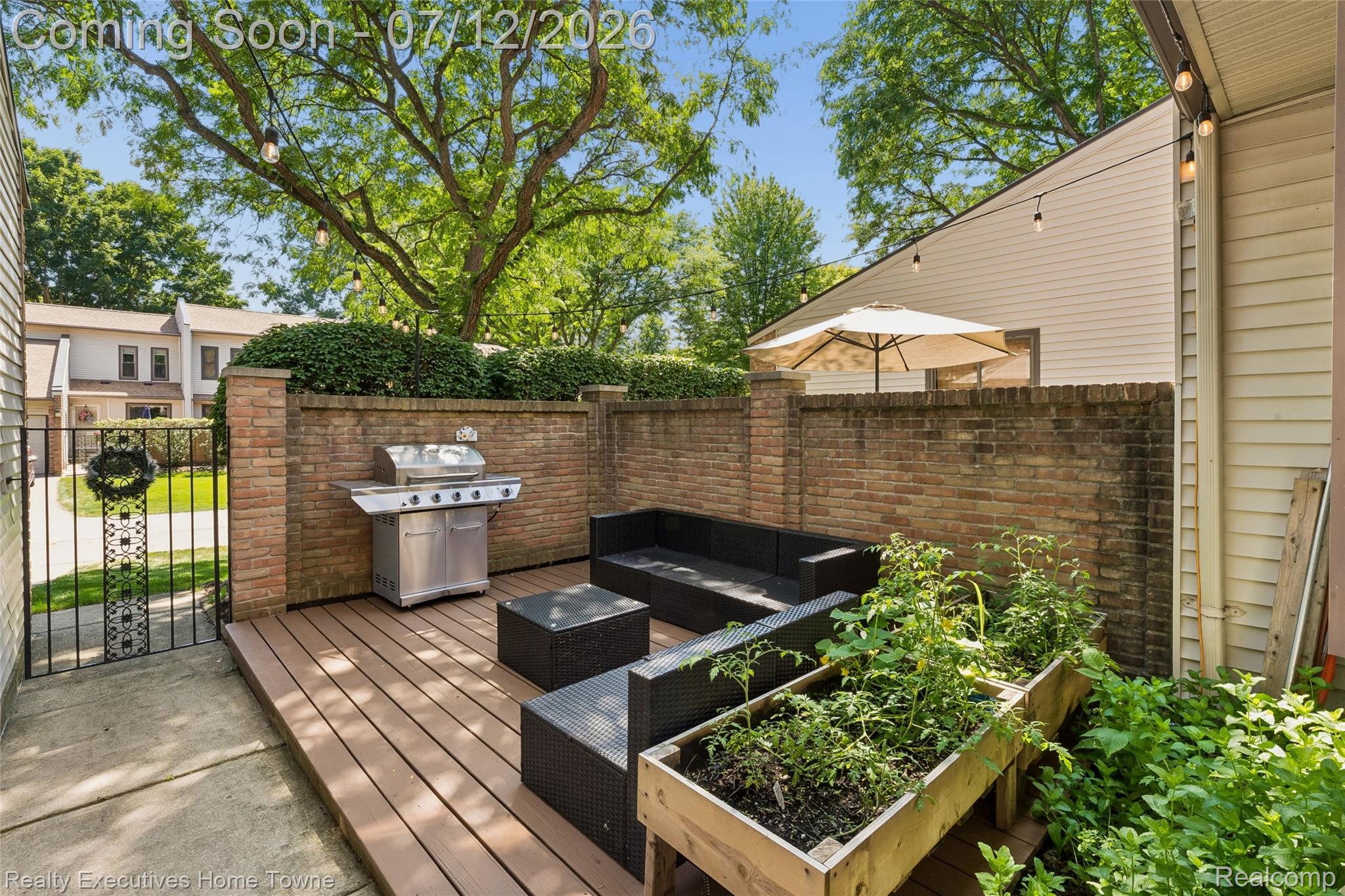 1077 Willow Grove Court Rochester, MI 48307 - Photo 26 of 34 Deck