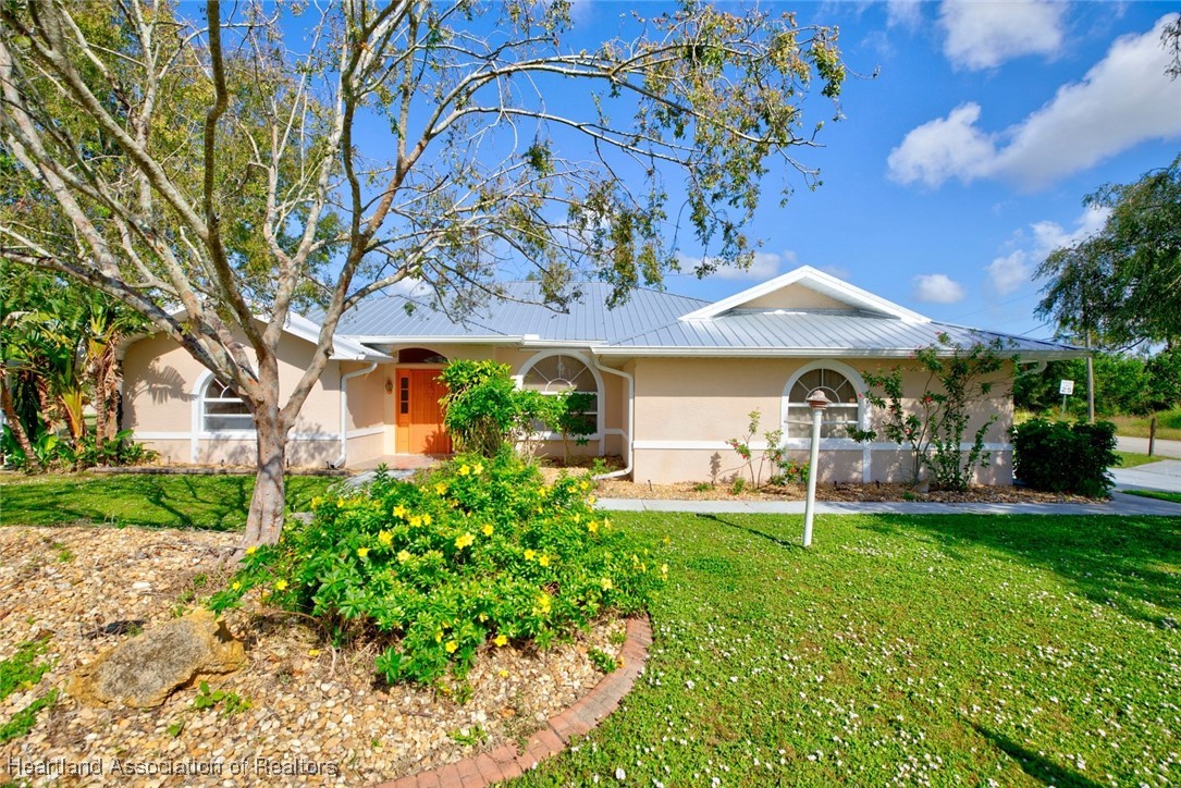 2900 Thunderbird Road Sebring, FL 33872 - Photo 1 of 38 Gallery Image 1