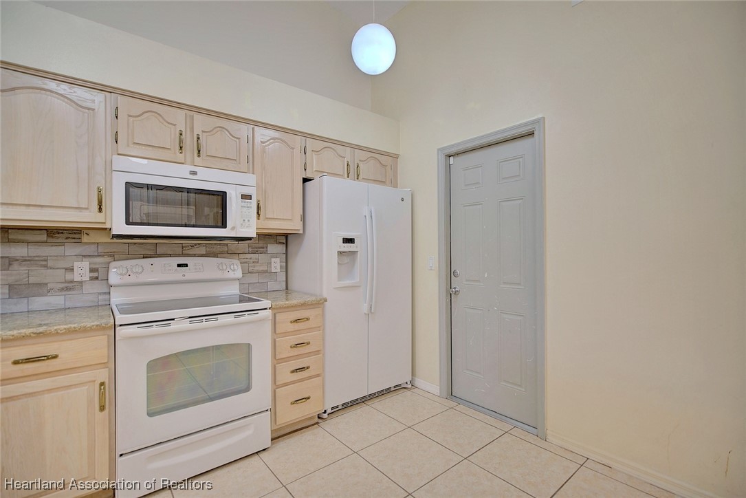 2900 Thunderbird Road Sebring, FL 33872 - Photo 14 of 38 Gallery Image 14