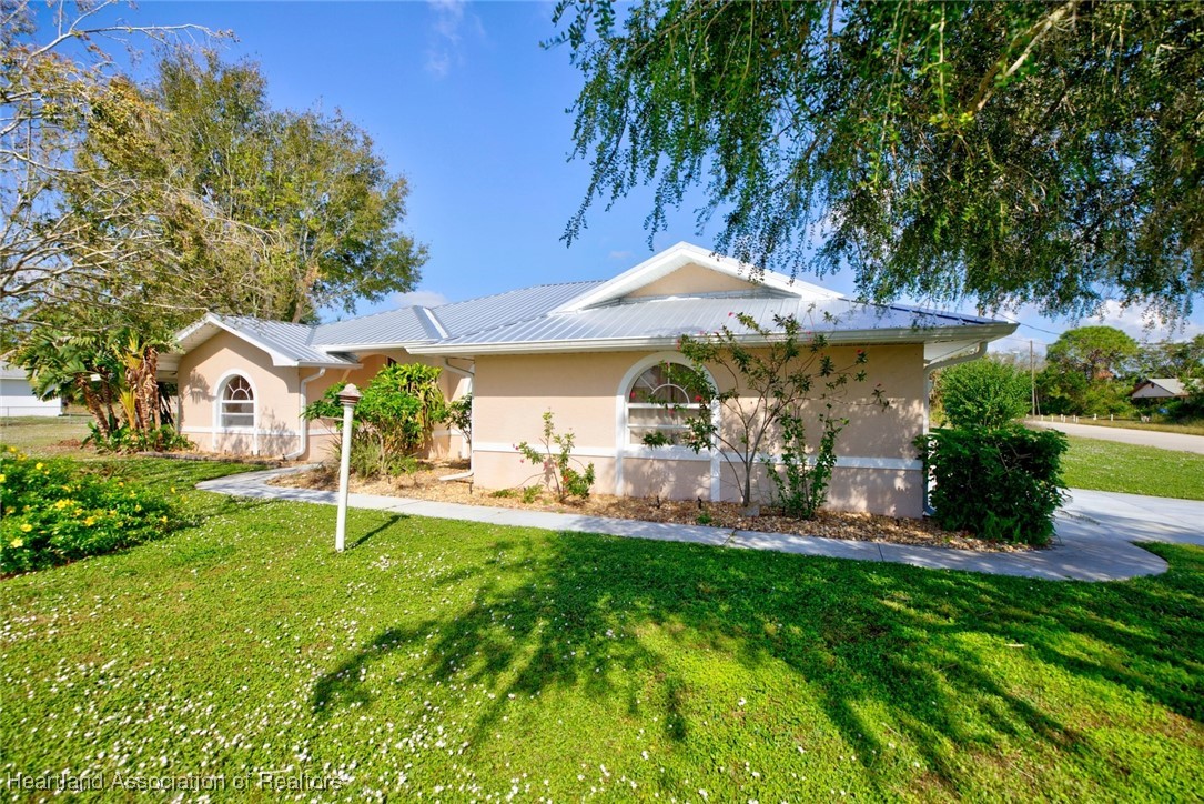 2900 Thunderbird Road Sebring, FL 33872 - Photo 2 of 38 Gallery Image 2