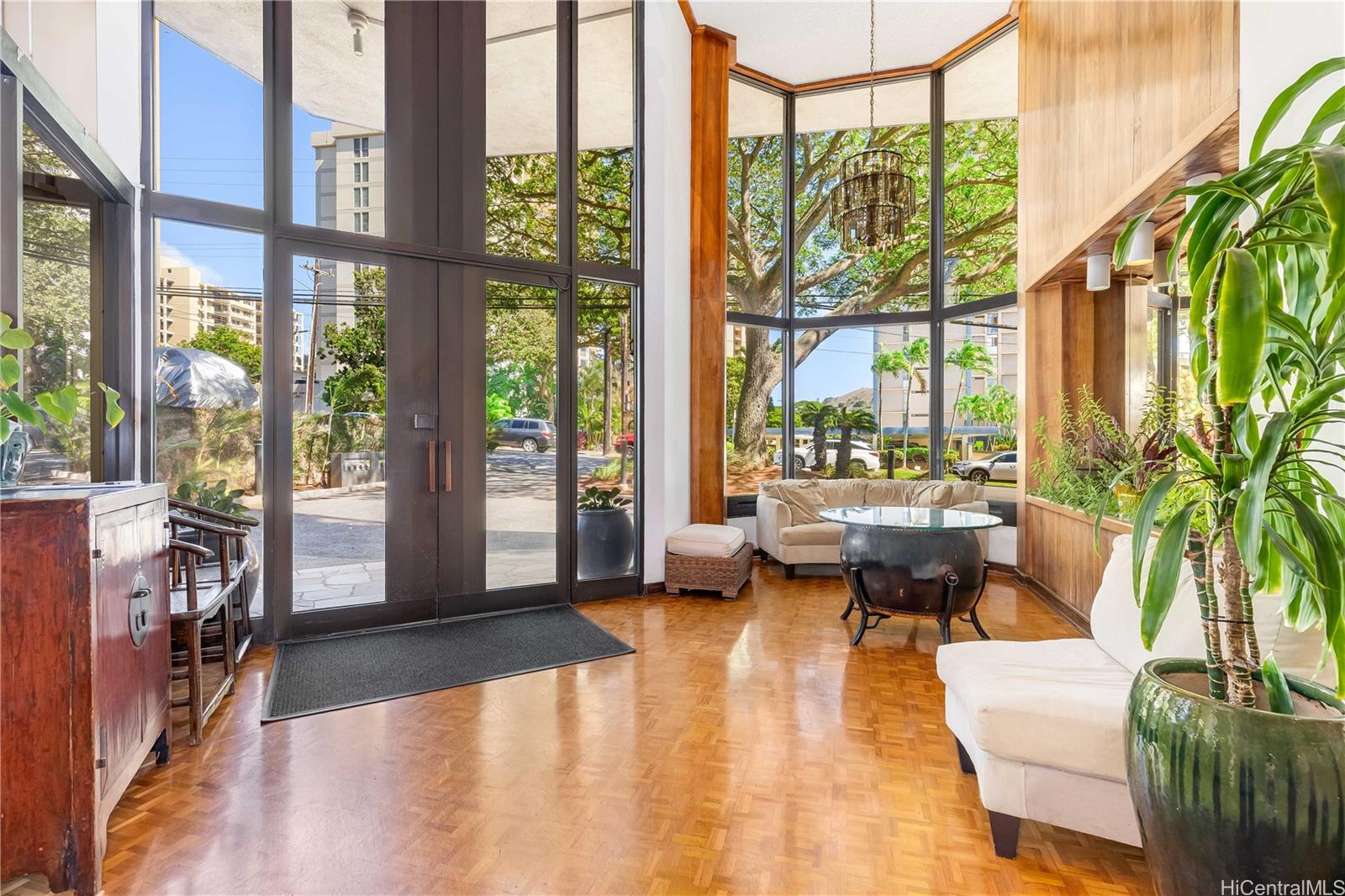 2040 Nuuanu Avenue, Unit 1203 Honolulu, HI 96817 - Photo 8 of 16 a living room with furniture and a large window