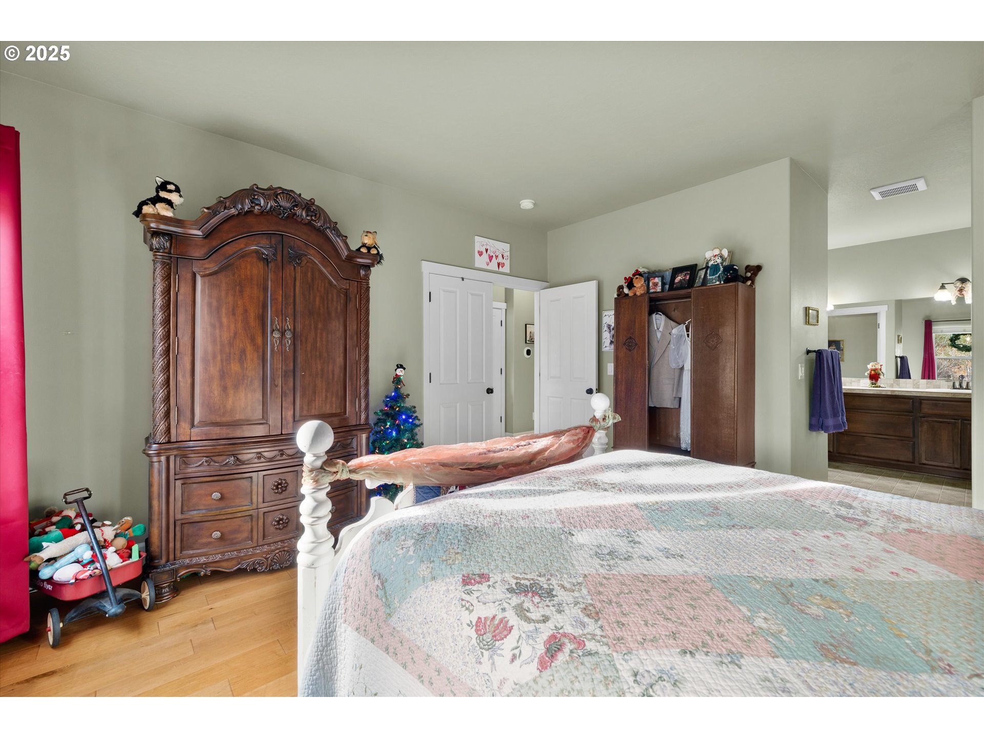 21281 Bellflower Place Bend, OR 97702 - Photo 16 of 48 a bedroom with a bed and a dresser