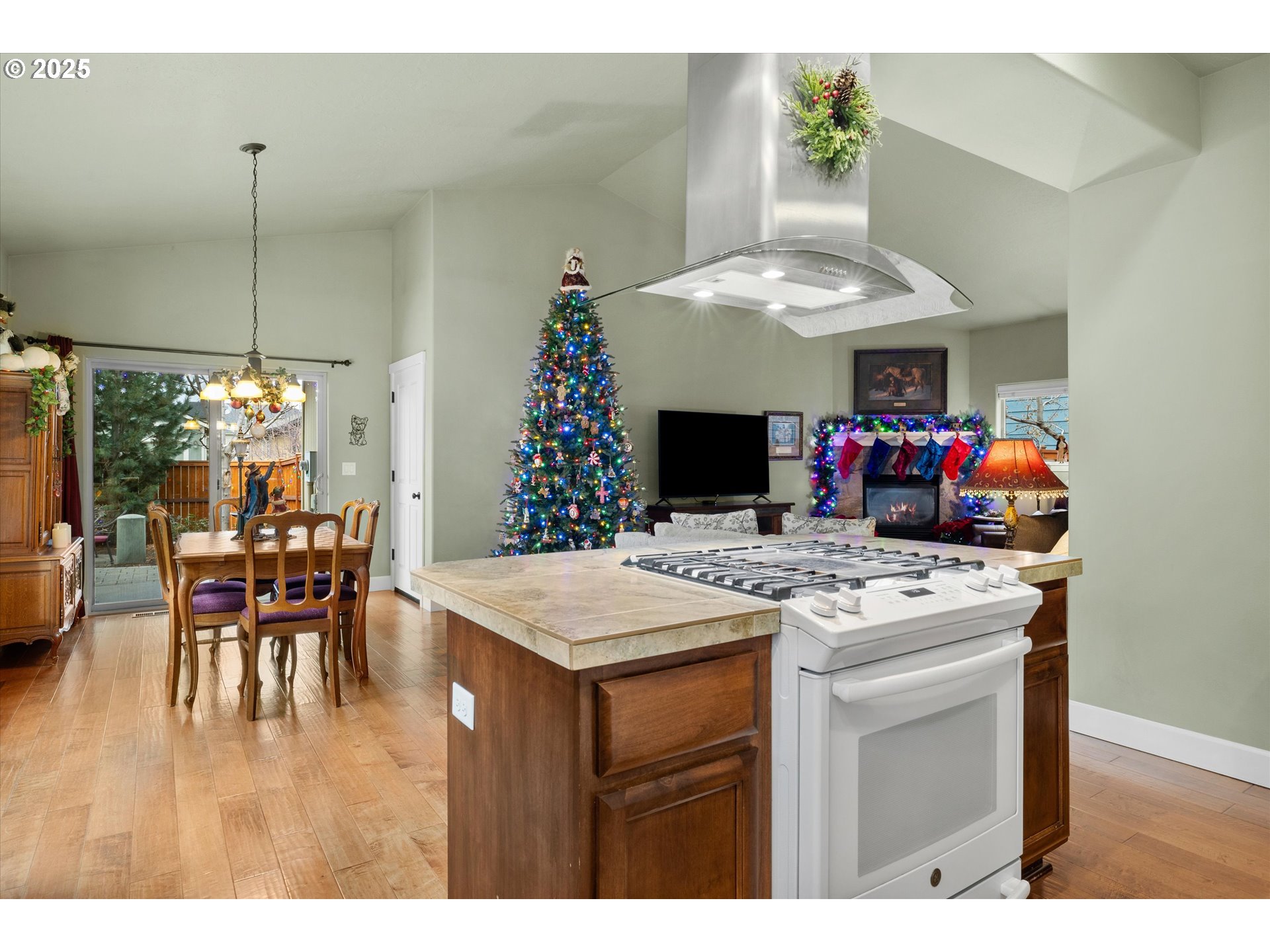 21281 Bellflower Place Bend, OR 97702 - Photo 10 of 48 a kitchen with a table and chairs in it
