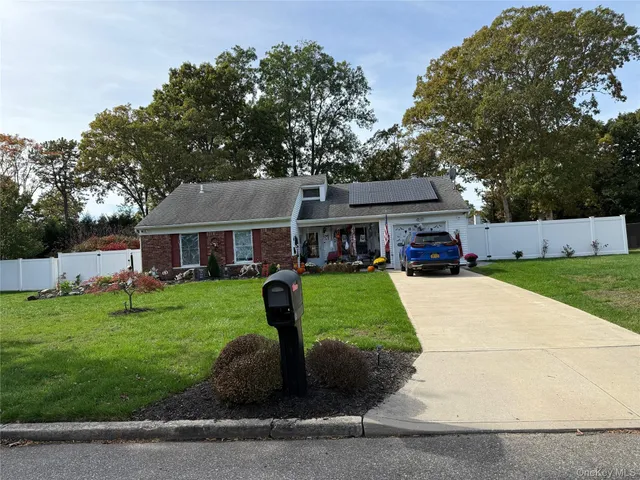 $575,000 | 56 Glenmere Lane, Coram, NY 11727