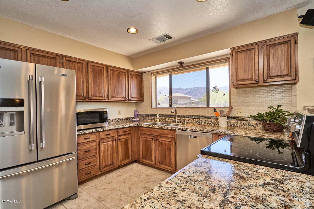 2209 South Sixshooter Road Apache Junction, AZ 85119 - Photo 13 of 49 Kitchen4