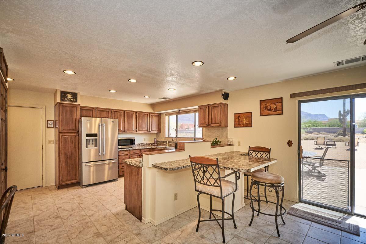 2209 South Sixshooter Road Apache Junction, AZ 85119 - Photo 17 of 49 Kitchen-Breakfast Area