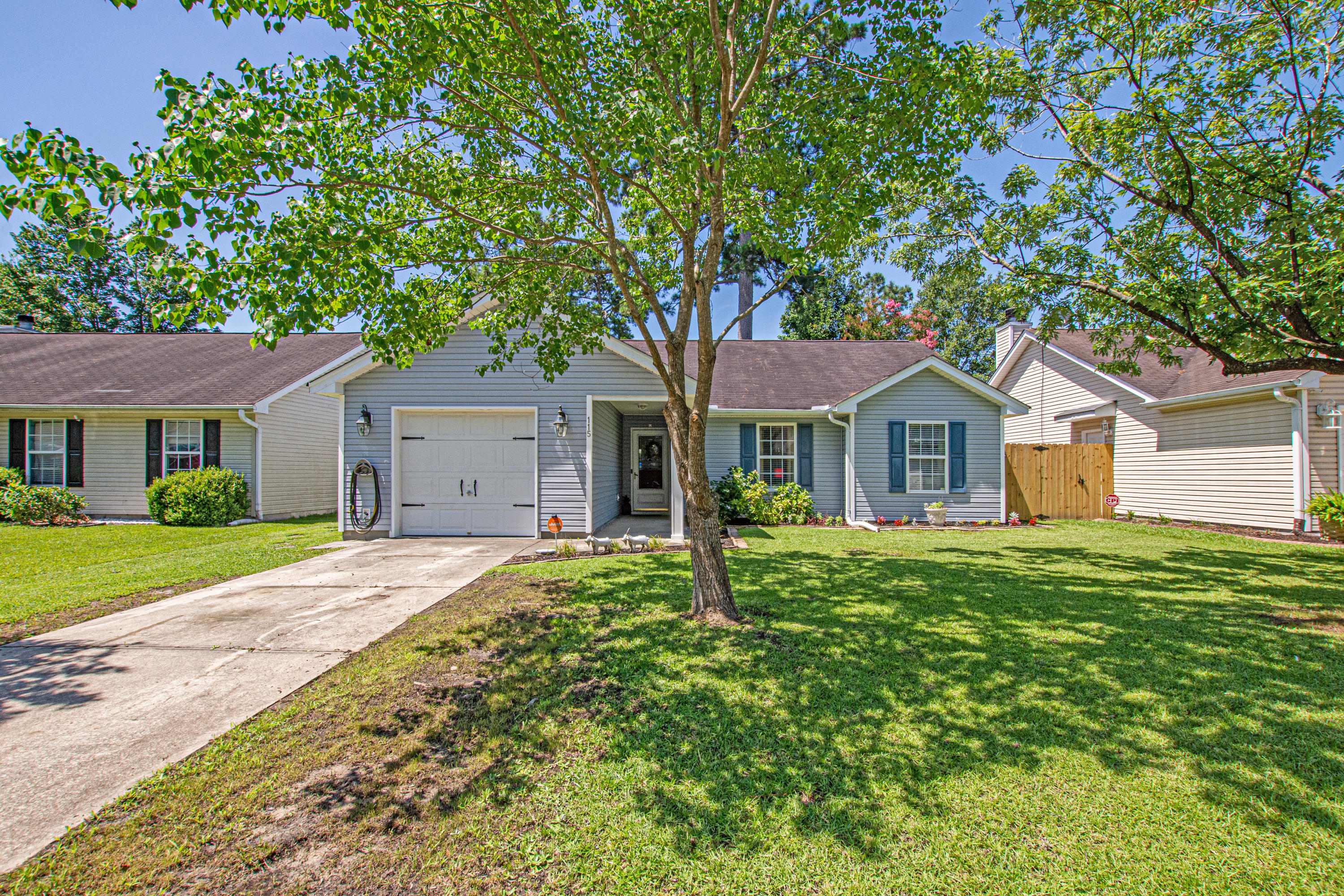 115 Cambridge Road Summerville, SC 29486 - Photo 2 of 28 0-10