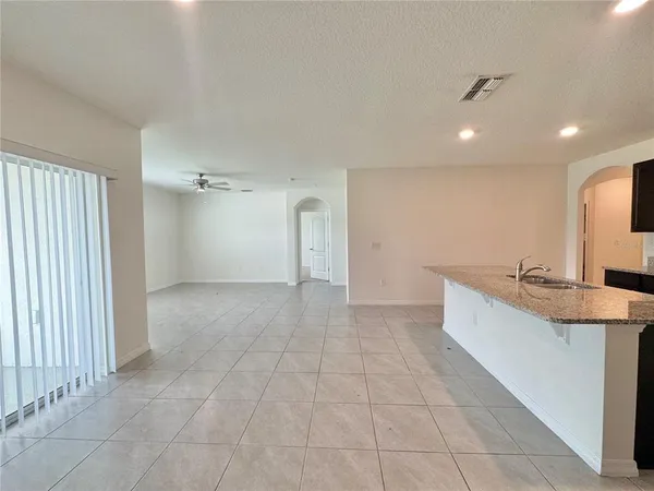 $2,000 | 632 Autumn Stream Drive, Auburndale, FL 33823