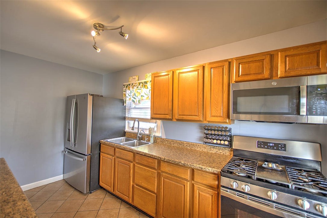 1402 West King Street Decatur, IL 62522 - Photo 8 of 22