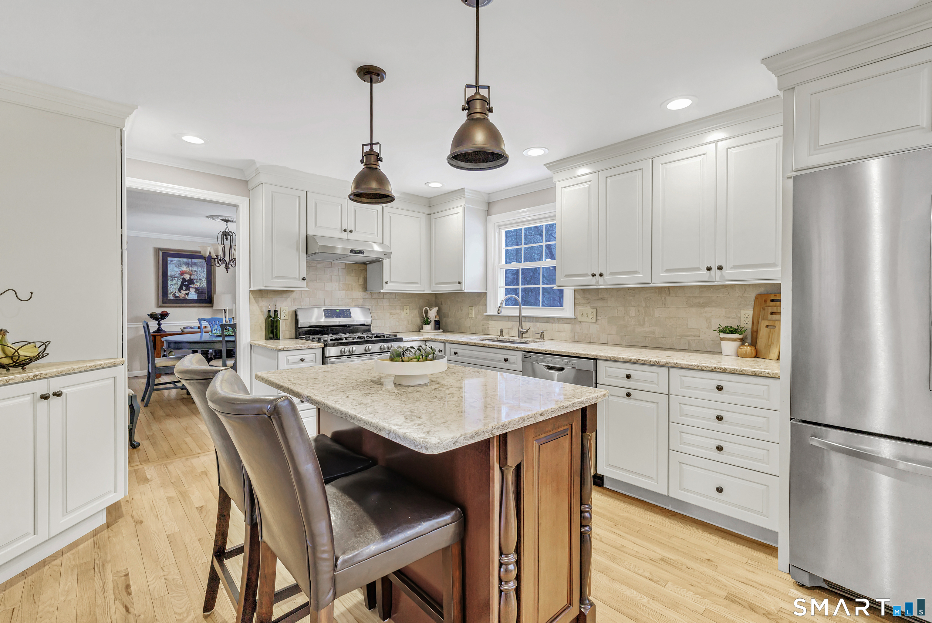 85 Teeter Rock Road Trumbull, CT 06611 - Photo 12 of 40