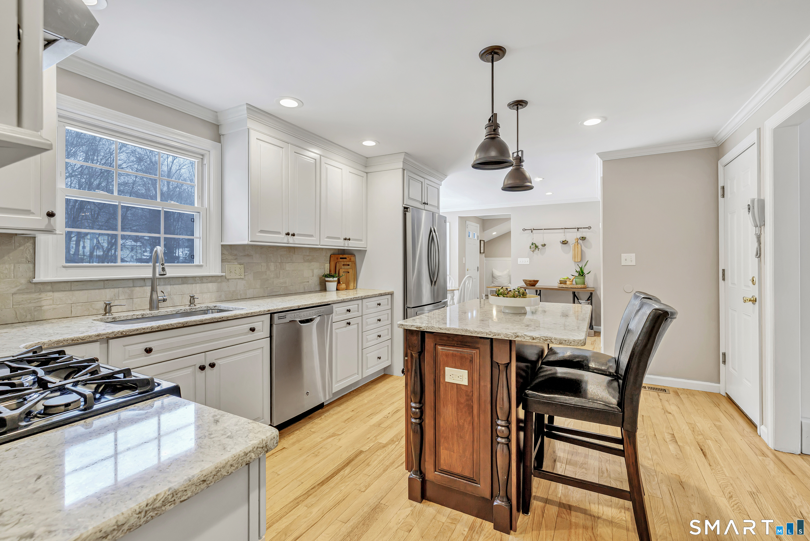 85 Teeter Rock Road Trumbull, CT 06611 - Photo 13 of 40