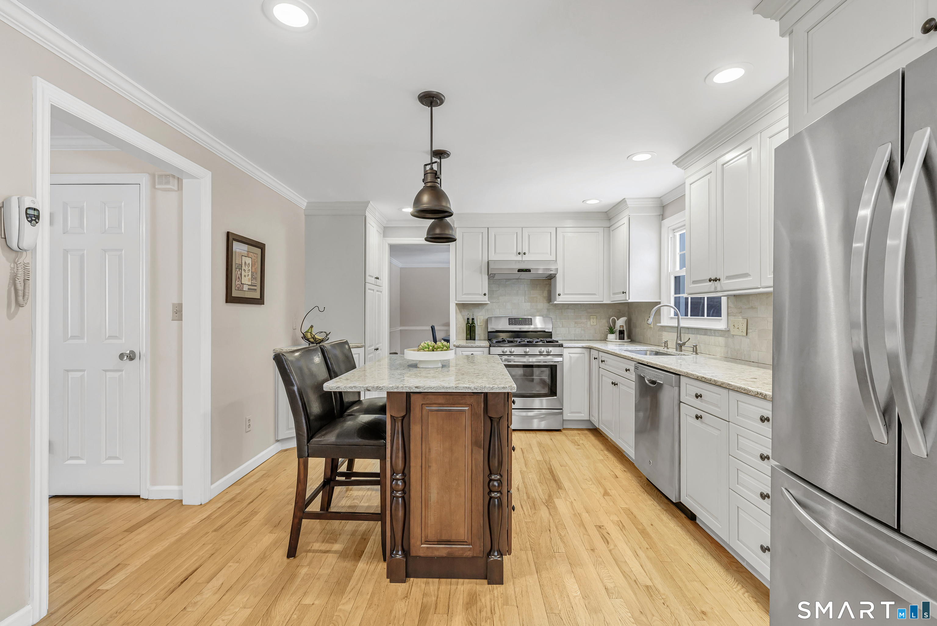 85 Teeter Rock Road Trumbull, CT 06611 - Photo 15 of 40