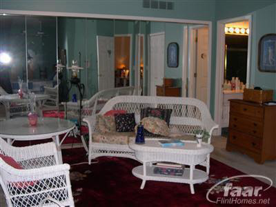 2247 North Long Lake Road Fenton, MI 48430 - Photo 12 of 26 20274331-11.JPG