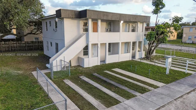 $2,300 | 4801 Northwest 33rd Avenue, Unit 4801, Miami, FL 33142