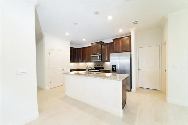 $3,600 | 2882 St Barts Square, Vero Beach, FL 32967