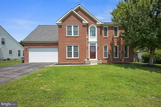 $584,000 | 16 East Shakespeare Drive, Middletown, DE 19709