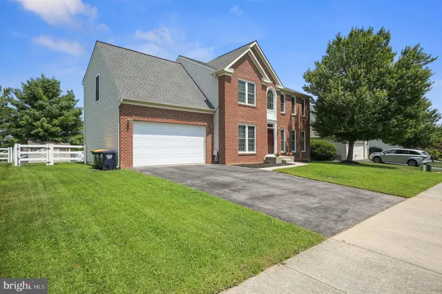 $584,000 | 16 East Shakespeare Drive, Middletown, DE 19709