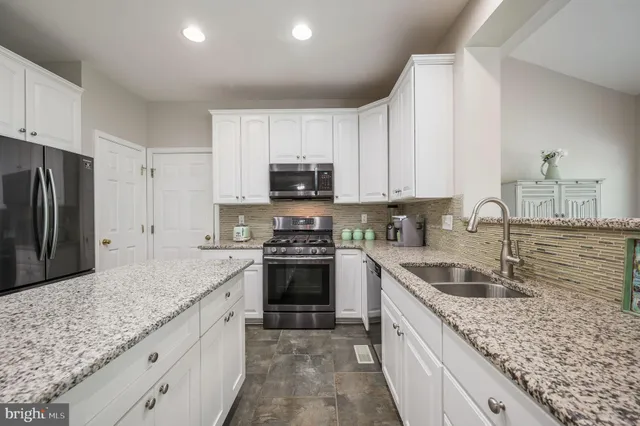 $584,000 | 16 East Shakespeare Drive, Middletown, DE 19709